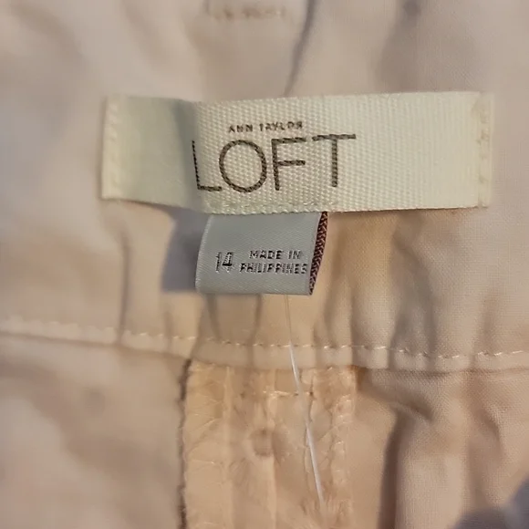NWT Peach Eyelet Ann Taylor Loft Shorts - Picture 2 of 3